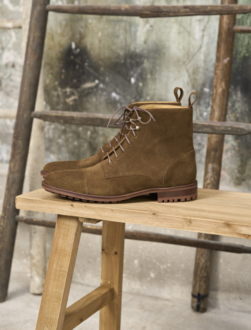 Combat boots for men L homme Inconscient in Brown kaki Suede Paire Fils