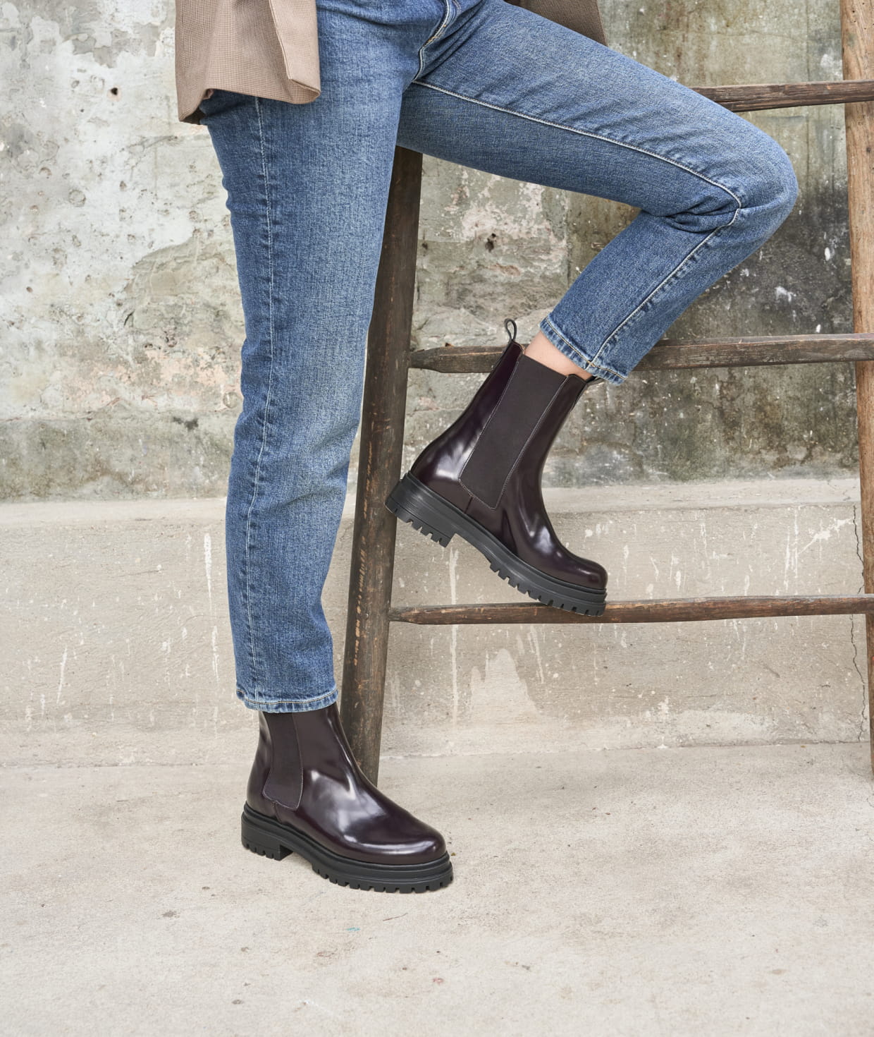 Chelsea boots: la Femme parfaite in suede or leather