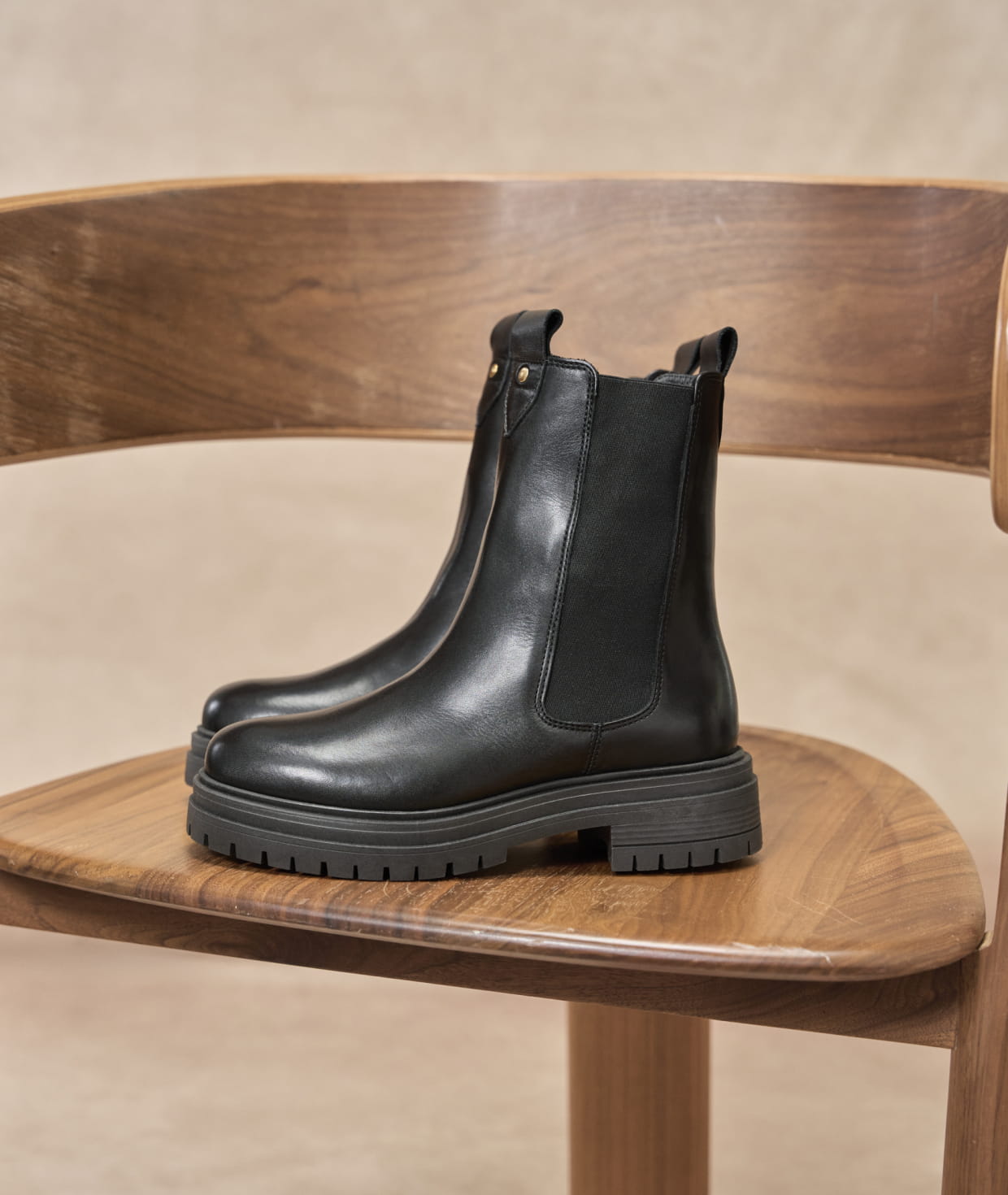Chelsea boots: la Femme parfaite in suede or leather