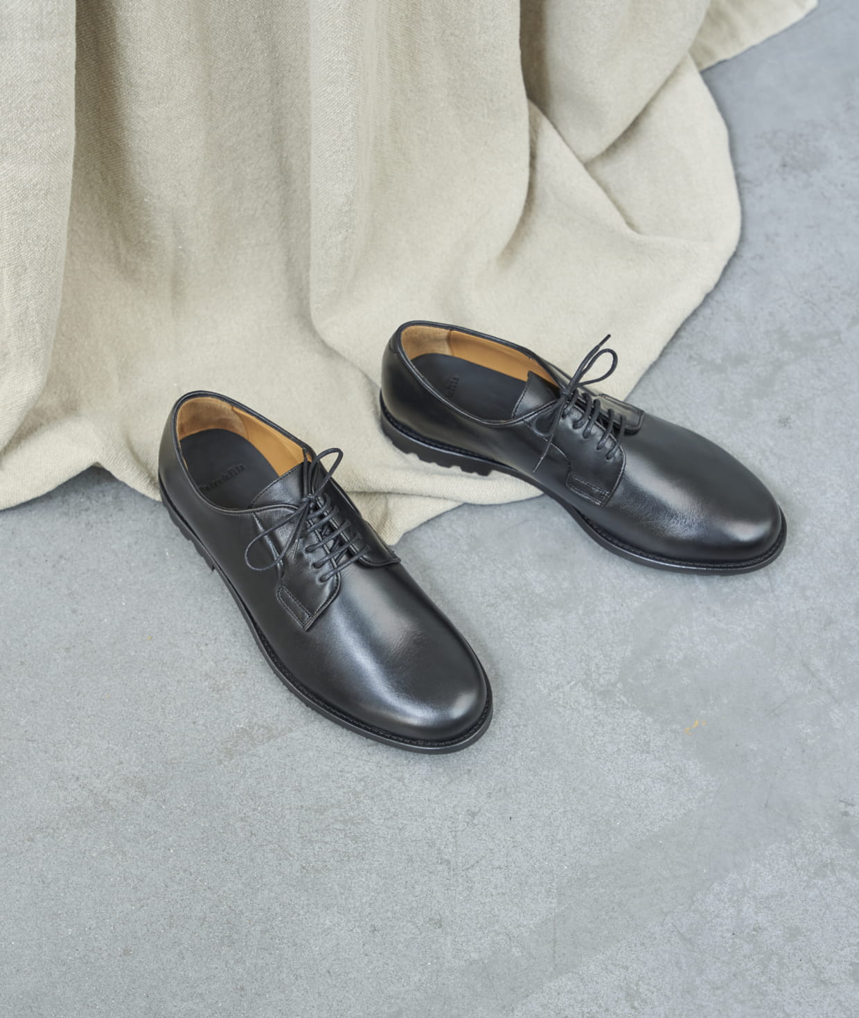 Discover L Homme Presse black suede Men s chelsea boots that adapt to all clothing styles Paire Fils