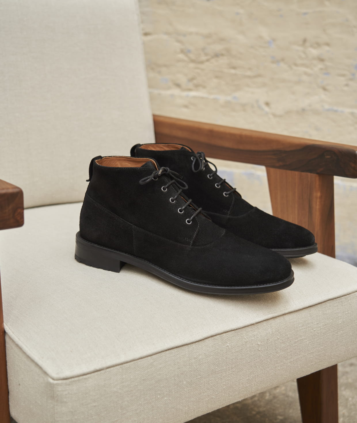 Chaussure en daim noir homme best sale