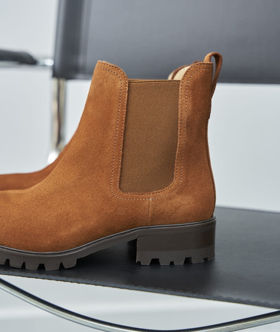 Women s Chelsea Boots La Femme Presse Commando in Camel suede Leather Paire Fils