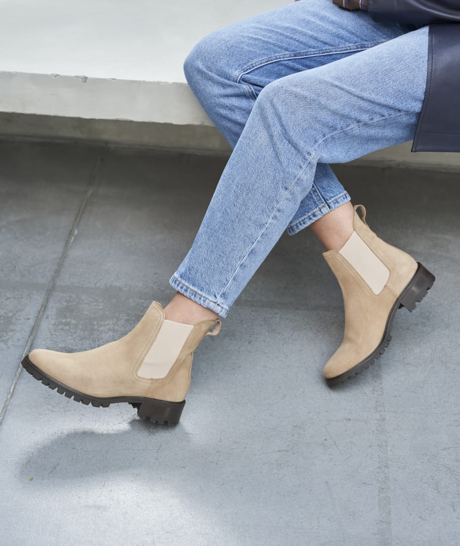 Women s Chelsea Boots La Femme Pressee Commando in Hazelnut Brown Suede Paire Fils