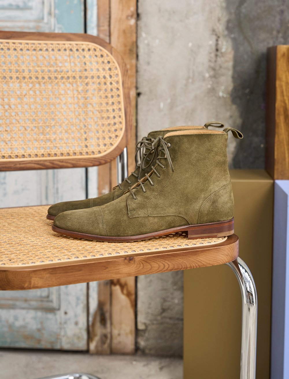 Combat Boots pour Homme: L'homme Inconscient en Daim Vert Olive