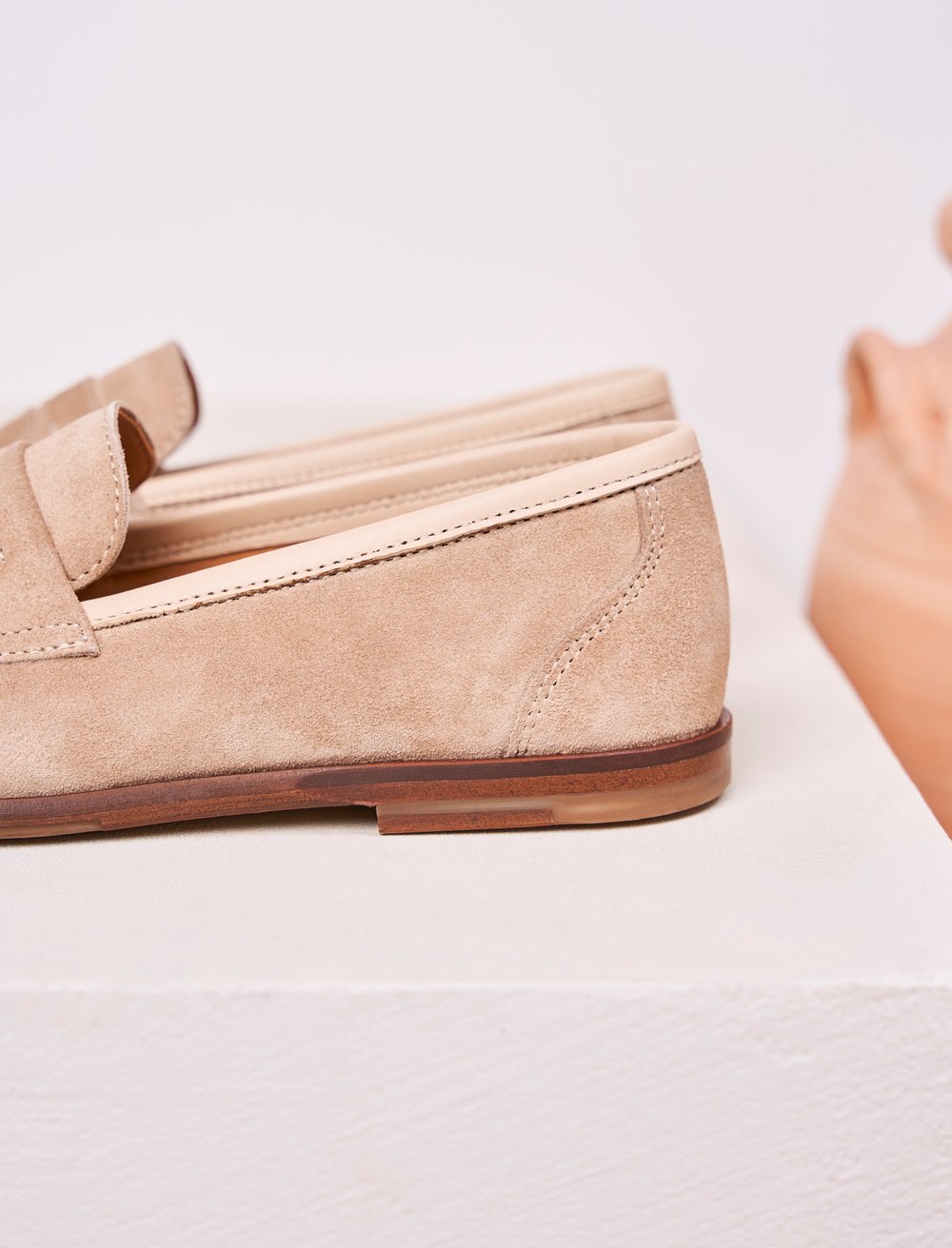 Mocassin Femme en Daim Beige: La Femme Insolente