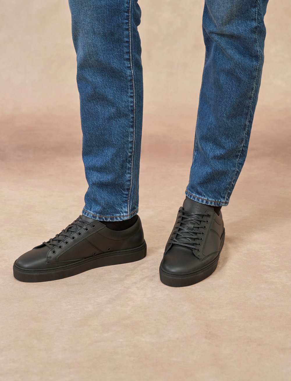 Paire De Chaussures Baskets Homme - Taille 44 - Noir - Occasion - Marque Générique