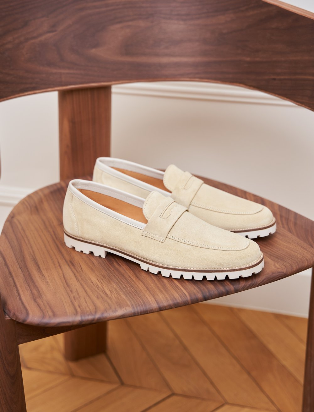 Classic loafers for men: L'Embellie in Beige Suede
