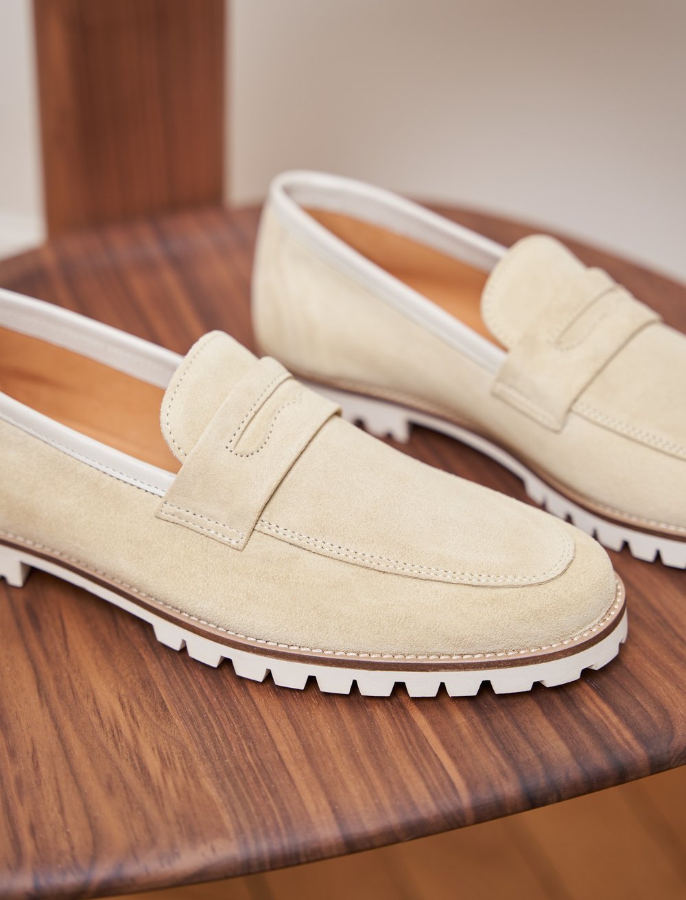 Classic loafers for men: L'Embellie in Beige Suede