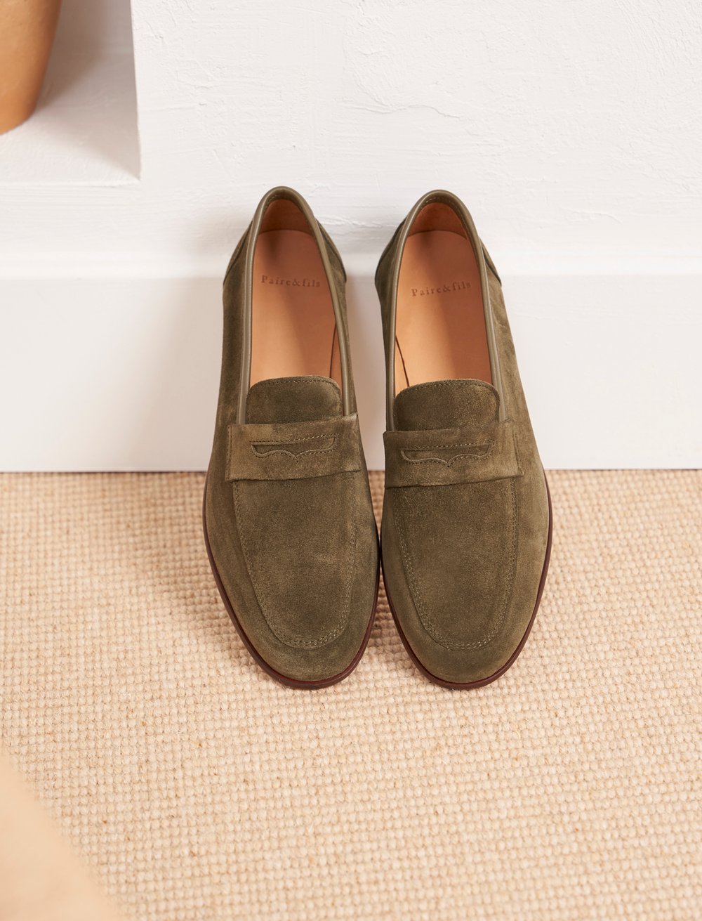 Mocassins En Daim Vert Olive Carolina Herrera Pour Hommes – Taille 7.5, Fabrication Espagne