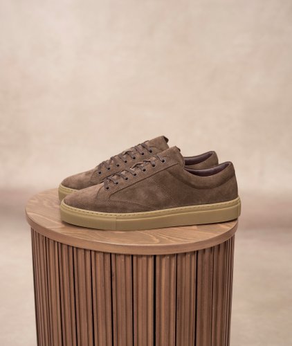 basket bi matière homme: L'Homme Cohérent Daim Chocolat