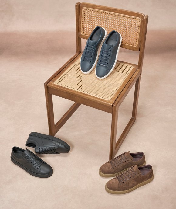 sneakers en daim marron paire et fils