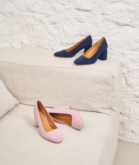 la jeune timide babies femme en daim